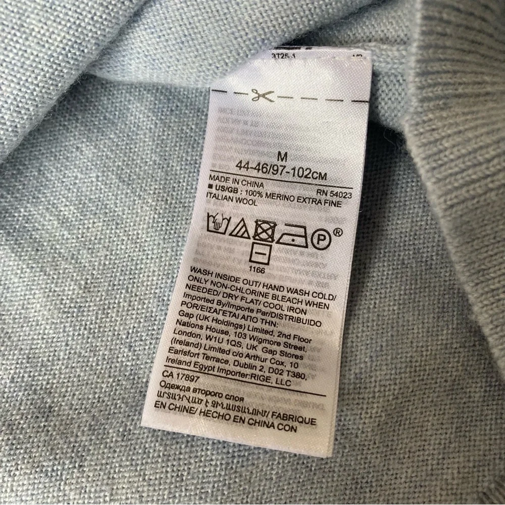 Banana Republic Italian Merino Wool Sweater Men’s Medium‎ Ice Blue Baruffa Yarn